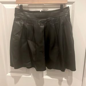 Real Leather Banana Republic Pleated Skirt. Size 6.